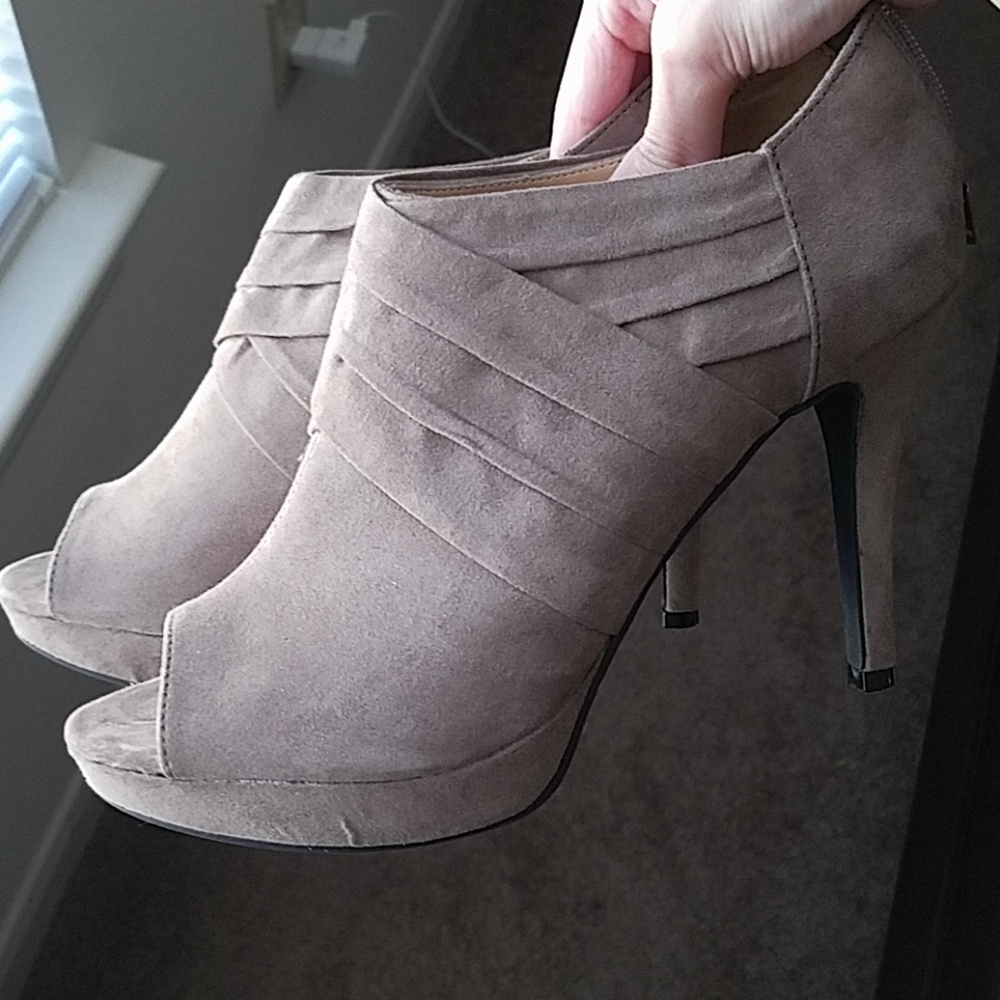 Report Taupe peep toe bootie